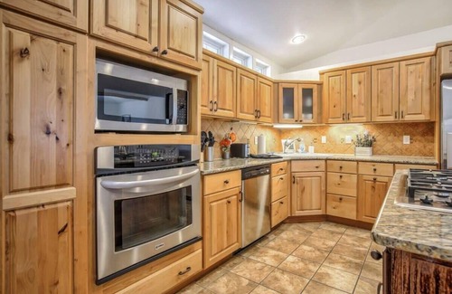 Green Mountain Falls House | 3BR Mountain Views|Hot Tub & Firepit|Gameroom