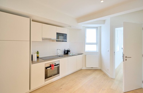 Plasky Apartment | 3BR NATO & EU Apartment -Free Parking - Luggage Room