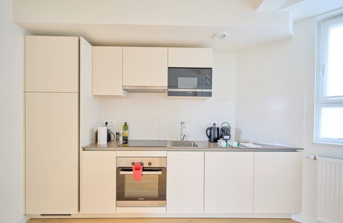 Plasky Apartment | 3BR NATO & EU Apartment -Free Parking - Luggage Room