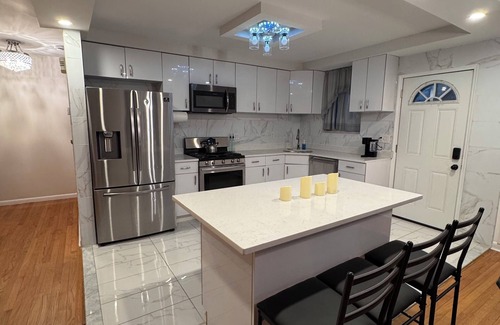 Southeast Yonkers Apartment | 3BR Near NYC Sleeps 10 Metro North & MTA30min city