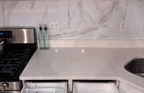 Southeast Yonkers Apartment | 3BR Near NYC Sleeps 10 Metro North & MTA30min city