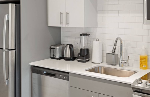 River North Hotel | 3BR New Modern Lux City Escape