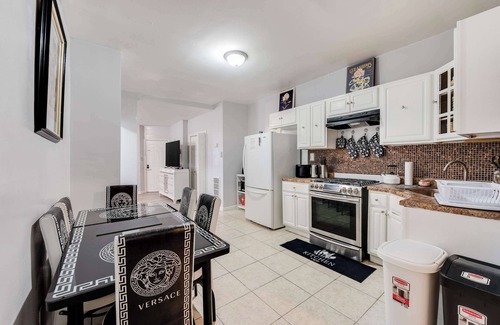 Ampere Apartment | 3BR Newark duplex near Downtown & Transit