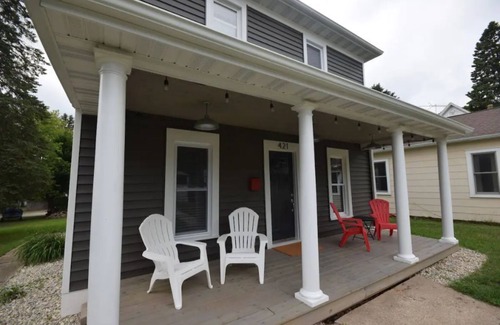 Sturgeon Bay House | 3BR Newly Renovated House in the heart of Sturgeon Bay