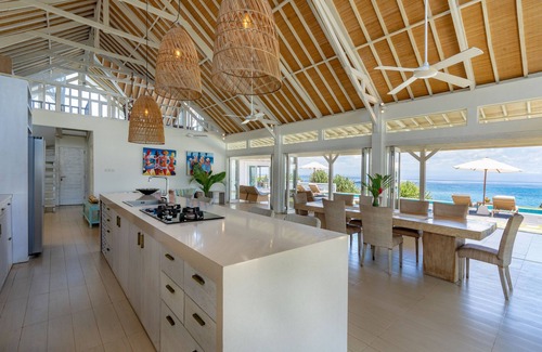 Mushroom Bay Villa | 3BR Oceanfront Villa Casa Del Mar, Nusa Lembongan