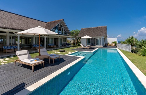 Mushroom Bay Villa | 3BR Oceanfront Villa Casa Del Mar, Nusa Lembongan