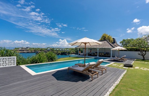 Mushroom Bay Villa | 3BR Oceanfront Villa Casa Del Mar, Nusa Lembongan