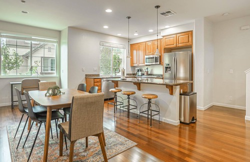 Union City Apartment | 3BR Open-Concept Condo in Union City + Amenities