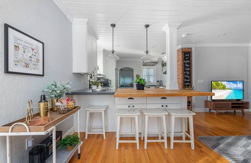 College Park House | 3BR Outdoor Kitchen w MIL suite - 3 MI to DT