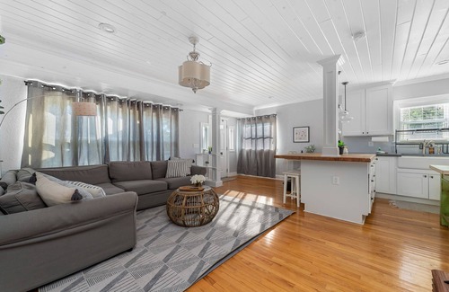 College Park House | 3BR Outdoor Kitchen w MIL suite - 3 MI to DT