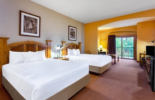 Wisconsin Dells Resort | 3BR 'Penthouse', River/Nature View, Resort Condo