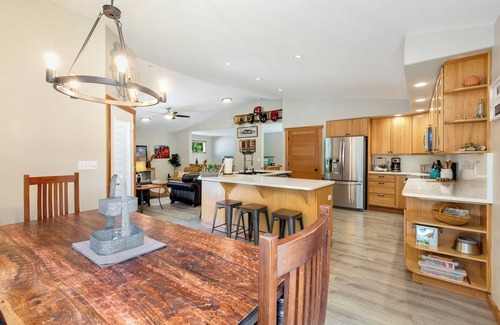 Ronald House | 3BR Pet-Friendly Family Pine Cabin with Access Roslyn Ridge Summer Activities