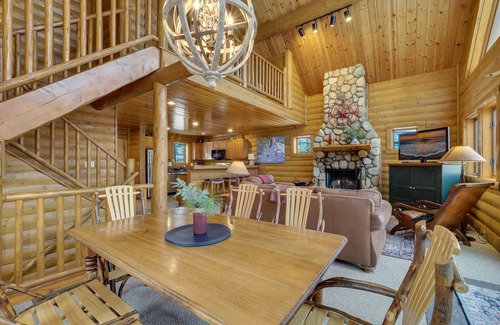 Boyne City Cabin | 3BR Private Mountain Cabin | Sleeps 10 | Ski-in/Ski-out | Private Hot Tub