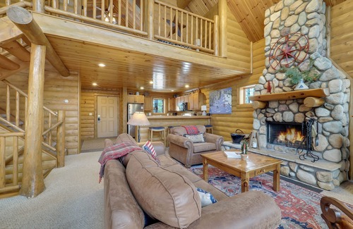 Boyne City Cabin | 3BR Private Mountain Cabin | Sleeps 10 | Ski-in/Ski-out | Private Hot Tub