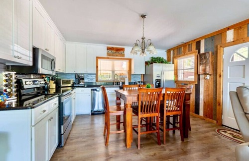 Sherrills Ford Apartment | 3BR-Quiet Cove-Private Slip/Boat Ramp-Pet-Friendly
