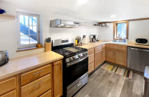 Town of Marbletown House | 3BR Quiet Retreat in Catskills | Fire pit | Pets