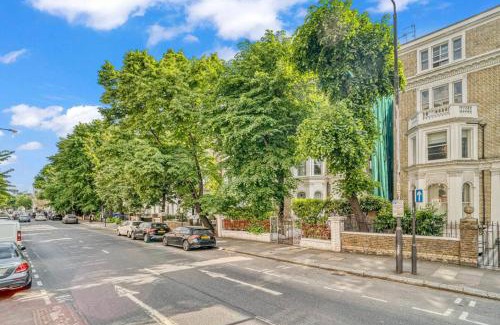 Earl's Court Apartment | 3BR Retreat in Redcliffe Gardens