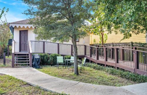 Gert Town House | 3br Retreat With Backyard In Uptown
