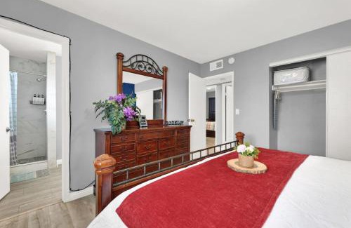 Paradise House | 3BR Retreat with BBQ, Pool and Close to Las Vegas Fun