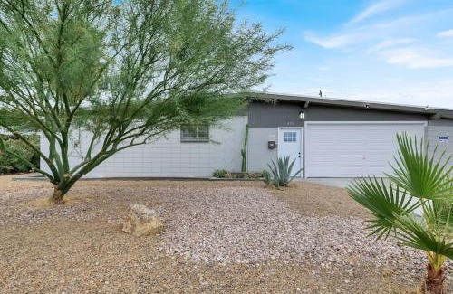 Paradise House | 3BR Retreat with BBQ, Pool and Close to Las Vegas Fun