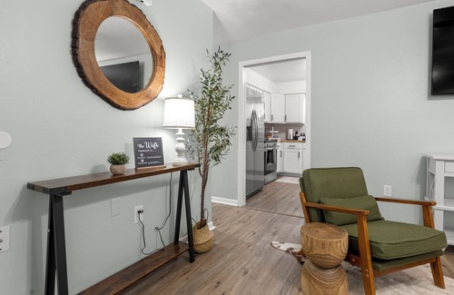Newberry House | 3BR Retreat with Gator Gameroom