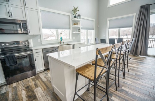 Waterloo House | 3BR River Front with inviting views