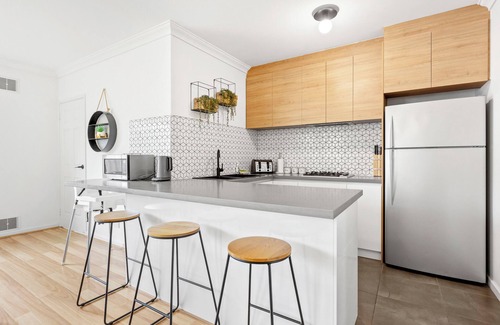Applecross House | 3BR Serene Family Retreat in Prestigious Suburb