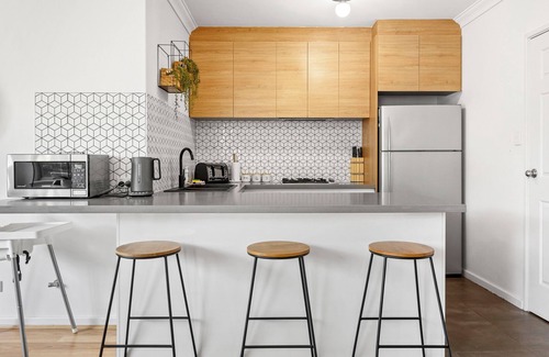 Applecross House | 3BR Serene Family Retreat in Prestigious Suburb