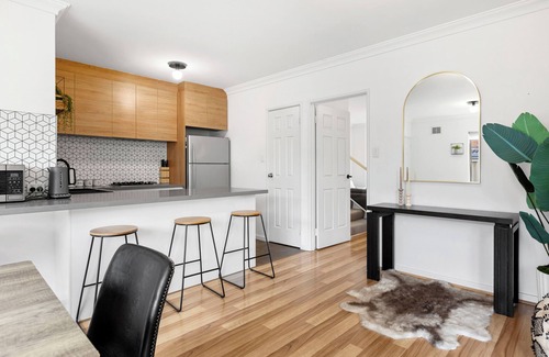 Applecross House | 3BR Serene Family Retreat in Prestigious Suburb