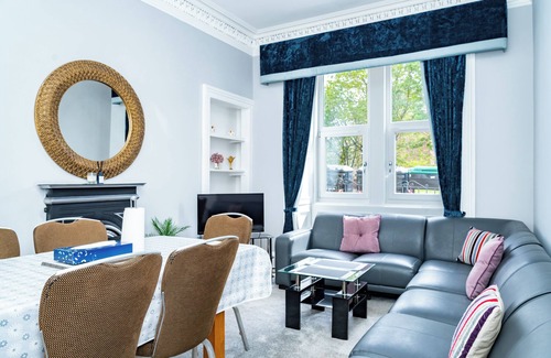 Ellemford Apartment | 3BR Sleeps 7, Free Parking, Near Stadium & Airport