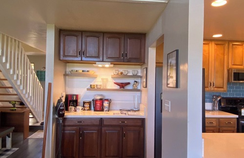 Kaiulani House | 3BR - sleeps 7! Golf course and ocean views. Steps from Westin. Walk to beach!