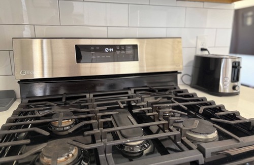 West New York Apartment | 3BR Smart Home Apartment Sleeps 11 20 Min to Times Sq