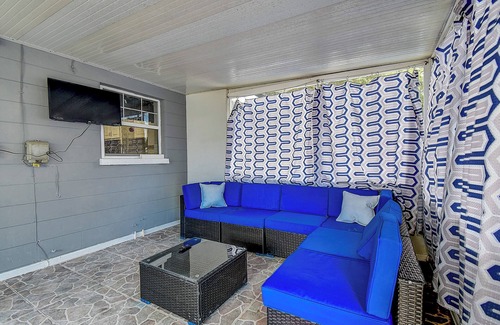 South Pinellas Community Council House | 3BR St. Pete Home, Heated Pool, 5 Min To Beaches