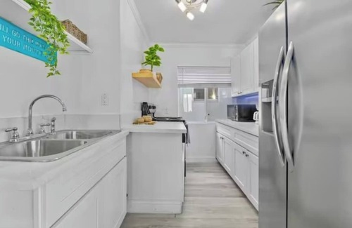 Central Mission Beach Apartment | 3BR Steps to Sand Mission Blvd