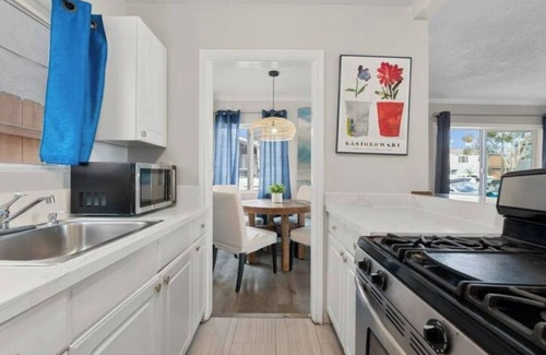 Central Mission Beach Apartment | 3BR Steps to Sand Mission Blvd