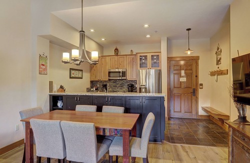 Breckenridge Condo | 3Br Sweeping Snowcapped Views + Expansive Balcony - Sleeps 8