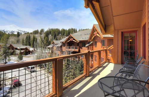 Breckenridge Condo | 3Br Sweeping Snowcapped Views + Expansive Balcony - Sleeps 8