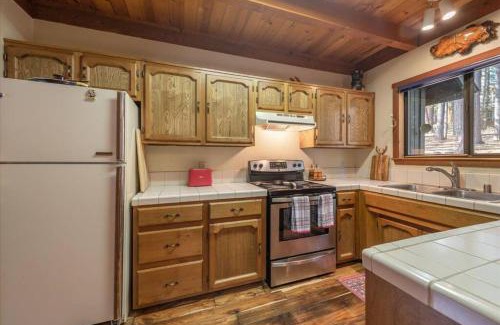 Truckee House | 3BR Tahoe Donner Cabin with HOA Perks like Pools Hot-Tub Minutes to Trails Lake Golf
