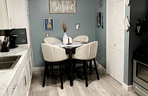South Bend House | 3BR TANNING BED/SAUNA/HOTTUB 3.9 miles to NOTRE DAME