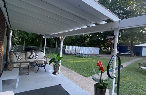South Bend House | 3BR TANNING BED/SAUNA/HOTTUB 3.9 miles to NOTRE DAME