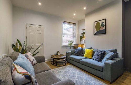 Clifton House | 3BR Terraced House in Beeston with Easy City Centre Access