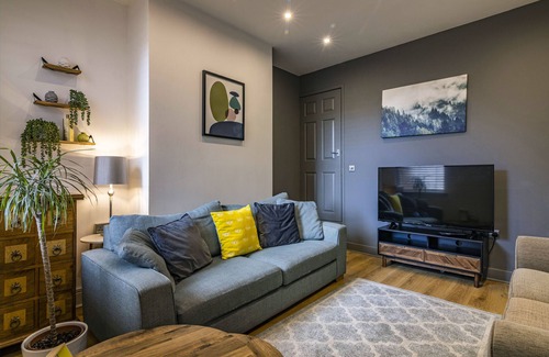 Clifton House | 3BR Terraced House in Beeston with Easy City Centre Access