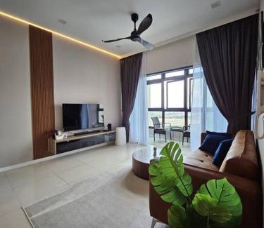 Taman Bukit Mewah Apartment | 3BR The Luxurie at Paradigm Mall Residences