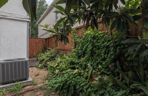 Greenway Plaza-Upper Kirby Apartment | 3BR The Queen Sacrifice Galleria, Medical Center!