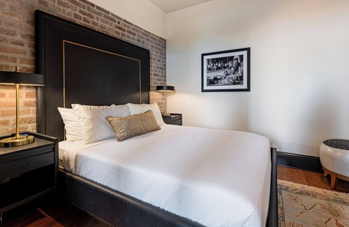 Central Business District Hotel | 3BR Ultimate Group Retreat 2 Blocks to Bourbon St | The Mayfair