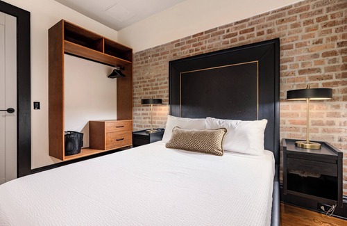 Central Business District Hotel | 3BR Ultimate Group Retreat 2 Blocks to Bourbon St | The Mayfair