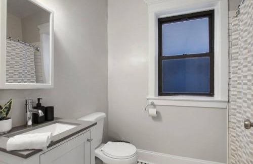 Hyde Park Apartment | 3BR Vibrant Apartment in Hyde Park - Bstone 5310-1