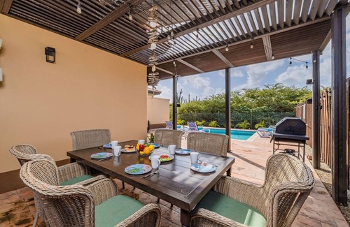 Washington Villa | 3BR Villa Central Location ~ Private Pool & Patio!