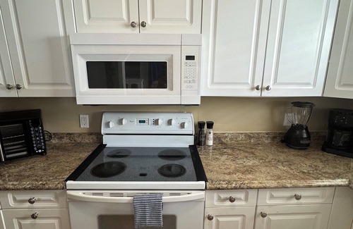 Holiday Isle Villa | 3BR Villa in Sandpiper Cove with private beach access and multiple amenities.