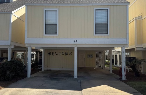 Holiday Isle Villa | 3BR Villa in Sandpiper Cove with private beach access and multiple amenities.